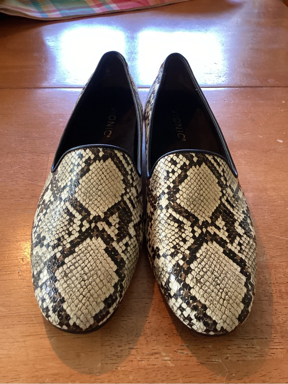 Vionic Women's Willa II Leather Slip On Loafers Size 7.5 Snake Print